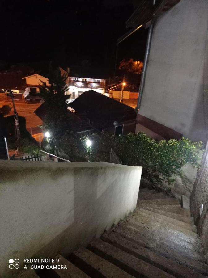 Cantinho Feliz A 900m Do Capivari Casa de férias